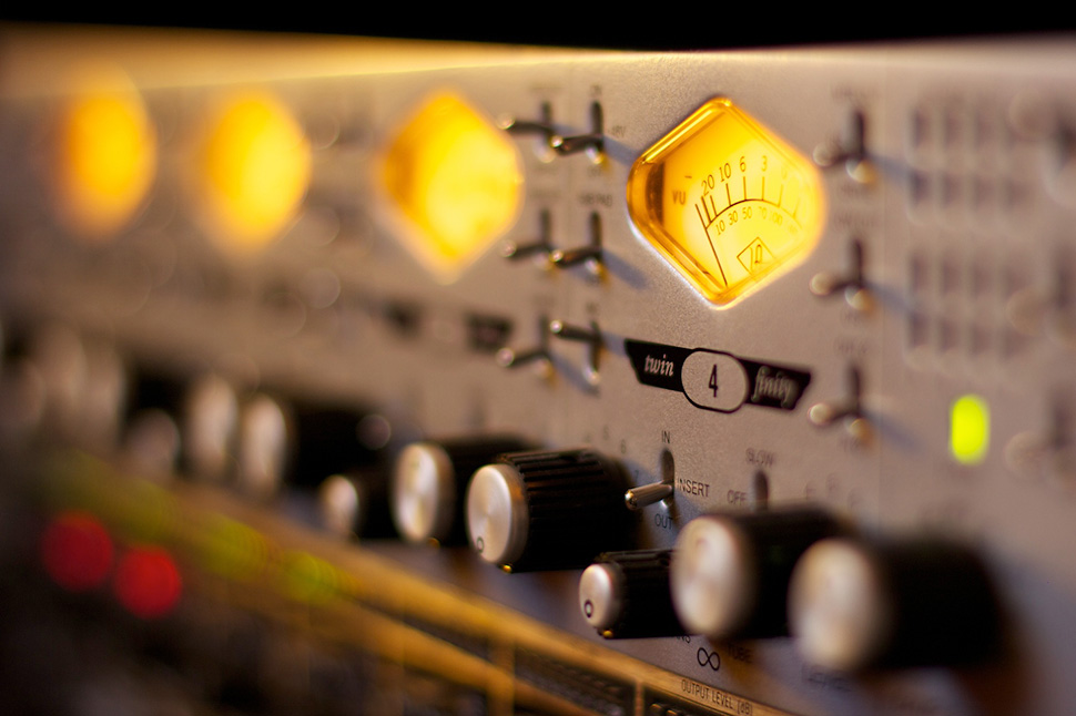 Universal Audio 4-710d پری آمپ