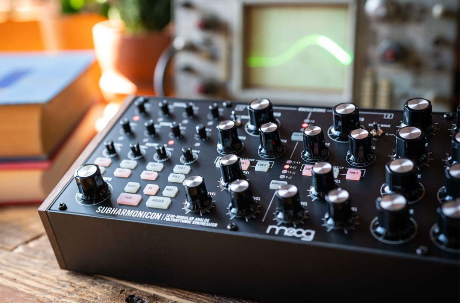 سینتی سایزر Moog Subharmonicon Semi-Modular Polyrhythmic