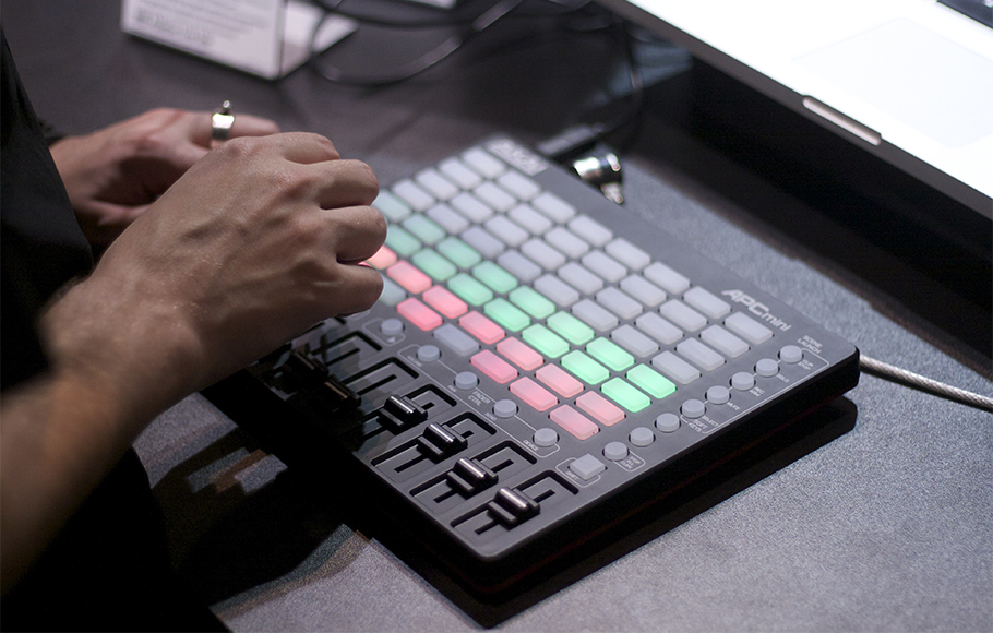 AKAI APC Mini پد کنترلر