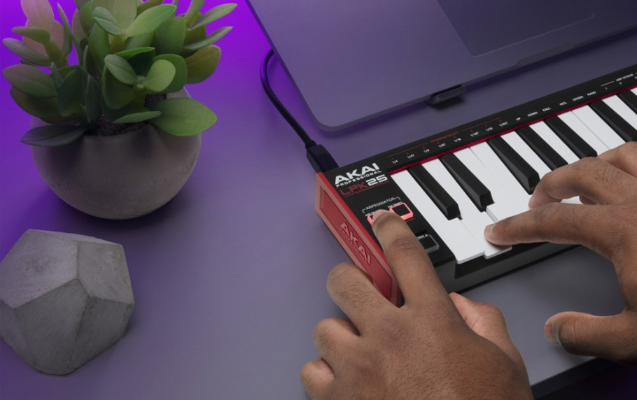 میدی کنترلر AKAI Professional LPK25 MKII