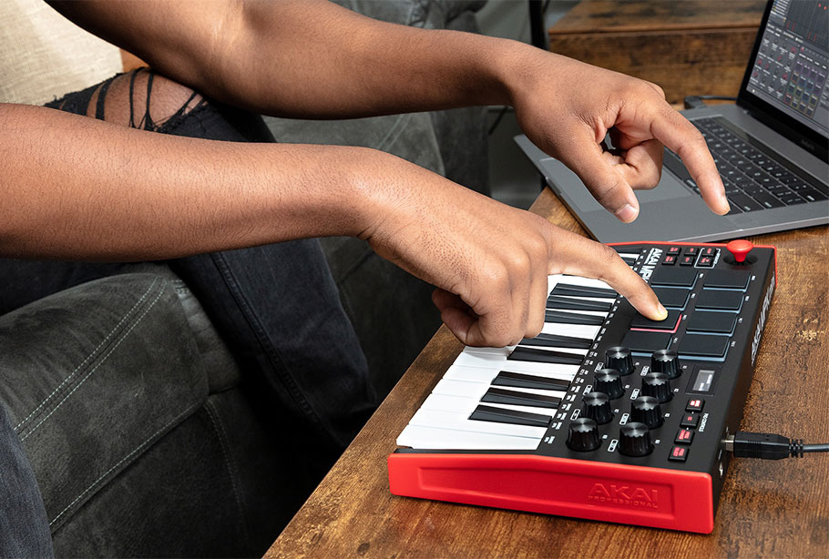 میدی کنترلر AKAI MPK Mini MK3