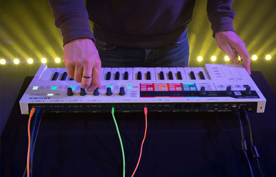 میدی کنترلر Arturia KeyStep Pro 37