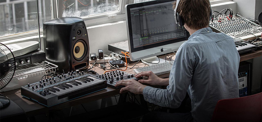 Novation Launch Control XL MKII میدی کنترلر