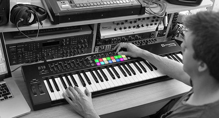 Novation Launchkey 61 MKII میدی کنترلر