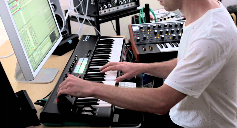 Novation Launchkey 61 MKII میدی کنترلر