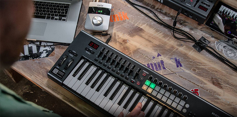 Novation Launchkey 61 MKII میدی کنترلر