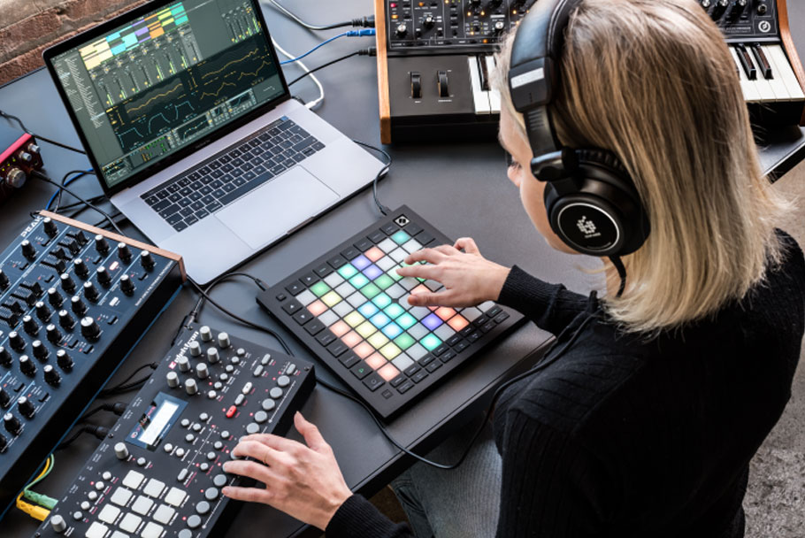 لاتچ پد Novation Launchpad Pro MK3