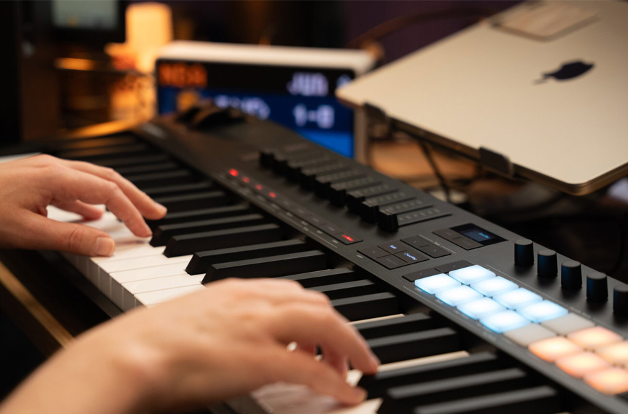 میدی کنترلر Novation Launchkey 61 MK4