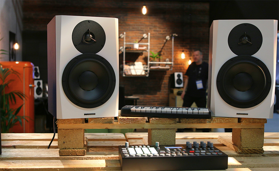 Dynaudio LYD-5  اسپیکر مانیتورینگ 