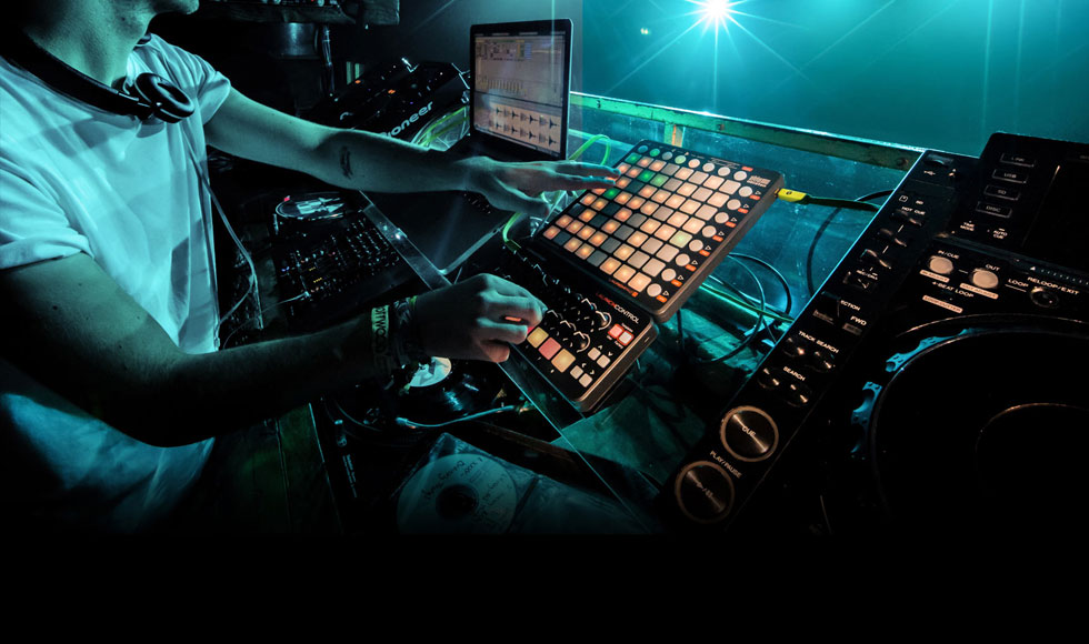 Novation Launch Control میدی کنترلر
